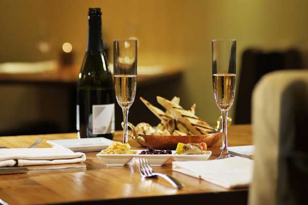 ToDoOntario-JW-Marriott-the-Rosseau-dining-table.jpg