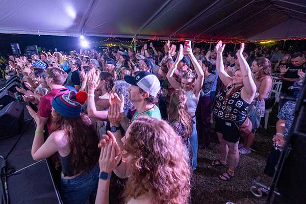 ToDoOntario-Mariposa-Folk-Festival-crowd-stage.jpg