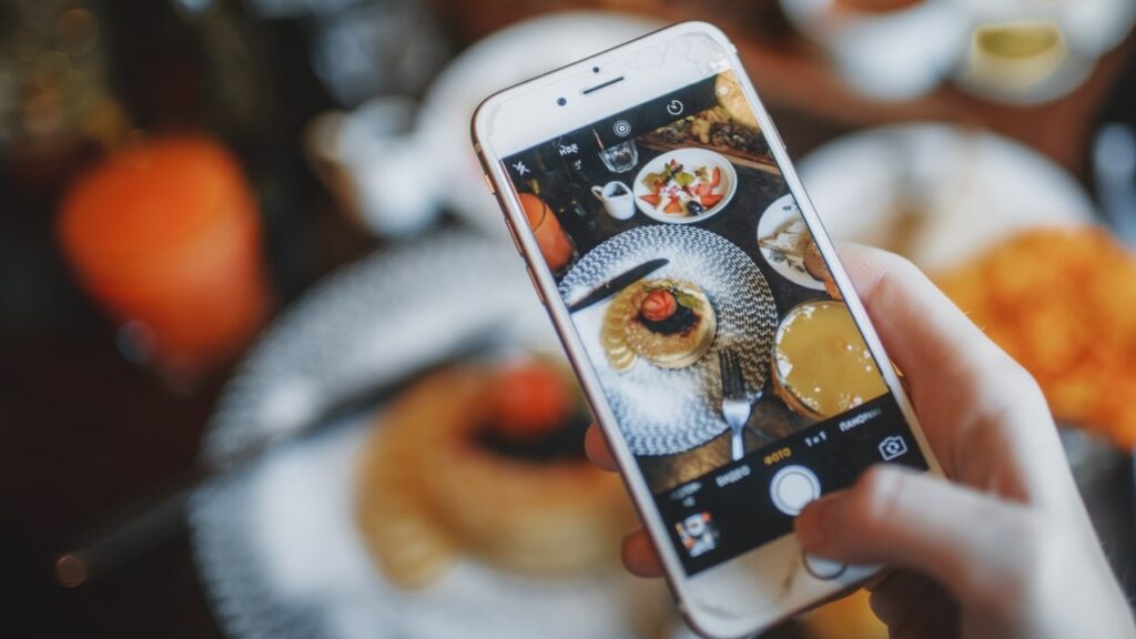Food-Blogger-Credit-CanvaPro.jpg