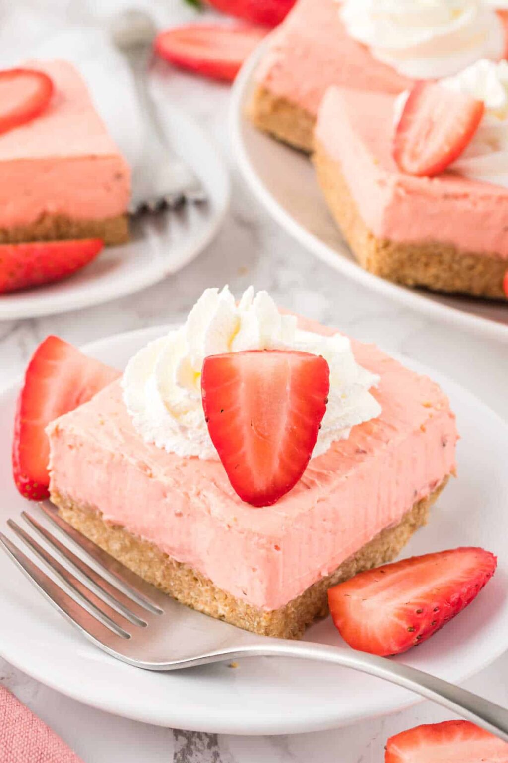 strawberry-cheesecake-bars-5.jpg