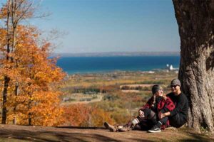 ToDoOntario-Blue-Mountain-Resort-fall-couple.jpg